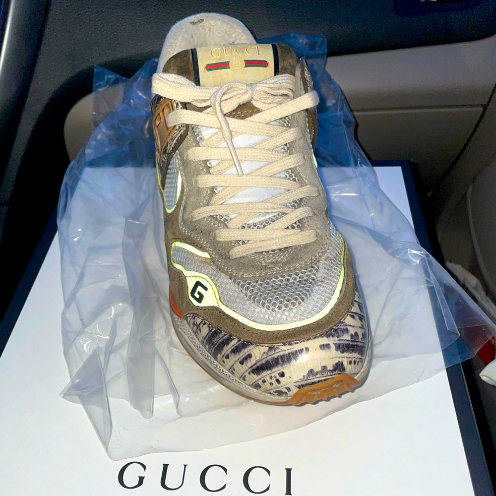 Men’s vintage Gucci sneakers